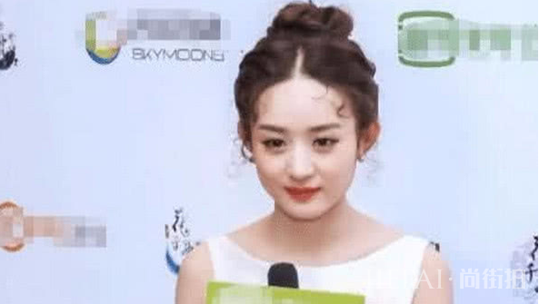 赵丽颖婚后亮相，换上了新发型“泰迪卷”，还是那么可爱！