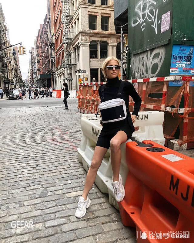 7分靠颜值3分靠摆拍！向欧洲时尚博主学习3种上镜拍照的姿势