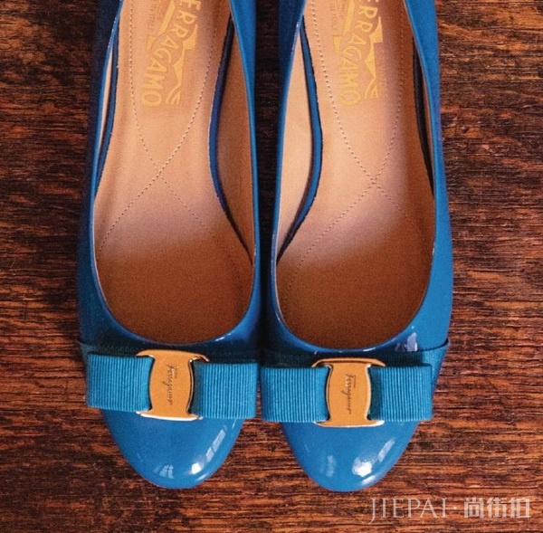 FerragamoHoliday 彩虹与Vara蝴蝶结