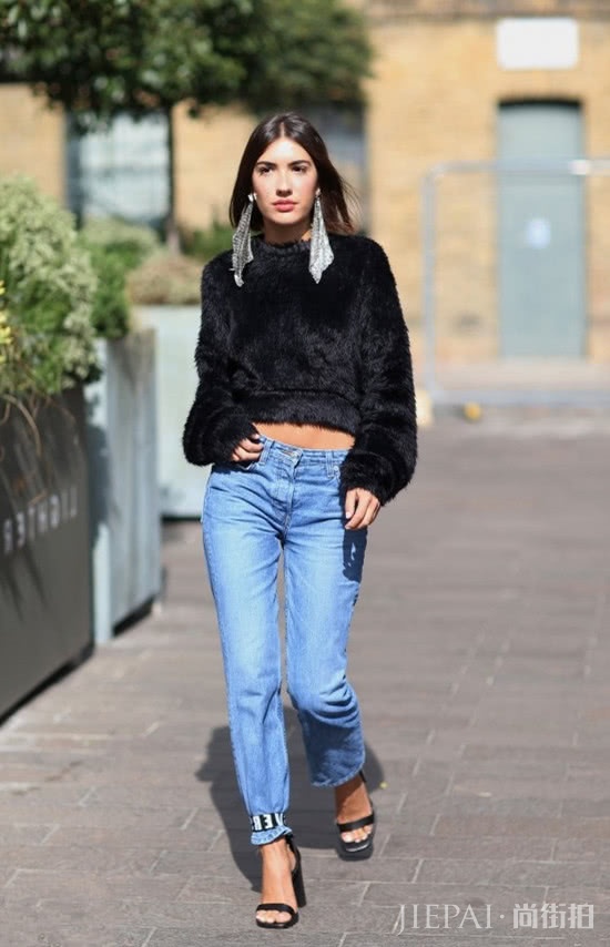 学会毛衣搭牛仔裤,轻松摆脱大众美,照着穿就对了