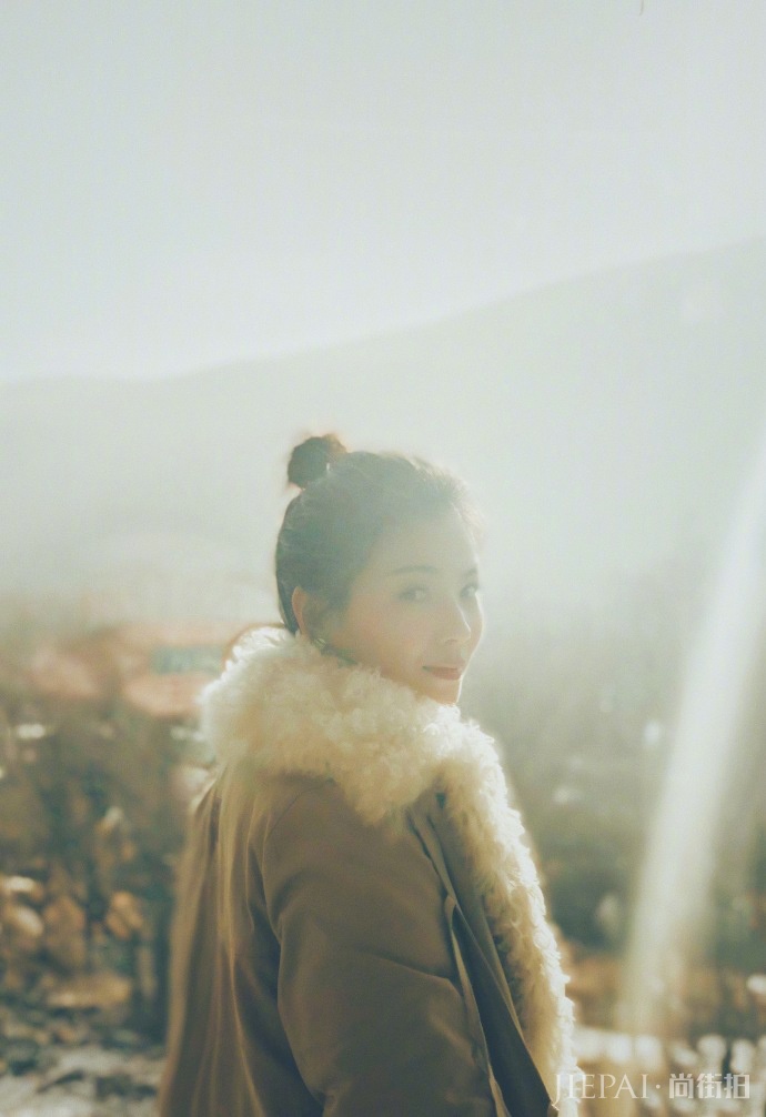 刘涛第1次尝试镂空透视装,美极了