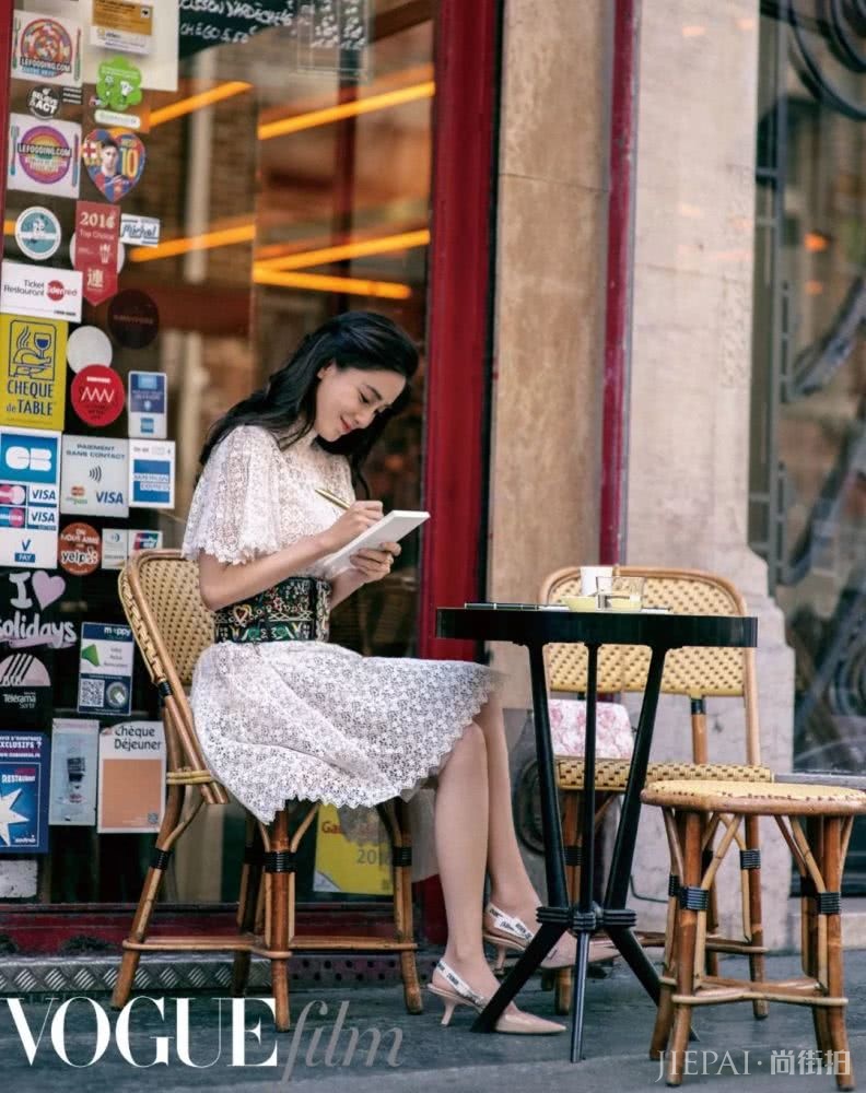 Angelababy演绎《巴黎奇遇》:陌生街头的柳暗花明