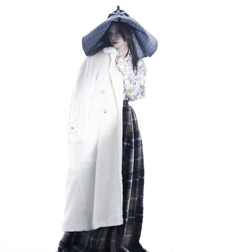 赵薇化身暗黑天鹅怒上烟熏妆表明态度