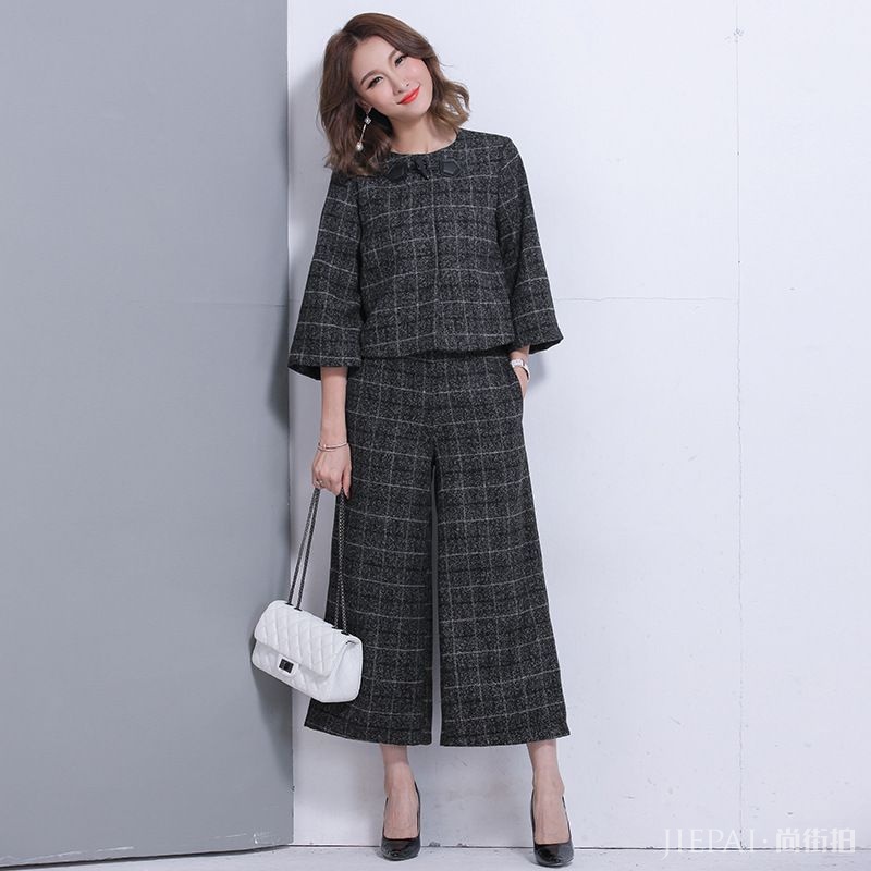 时髦套装配裸靴,高级洋气显嫩美