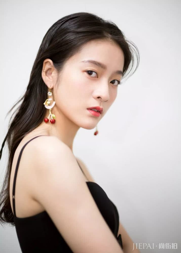 圣诞节妆容怎么画能出彩?这里有一份画妆技巧清单