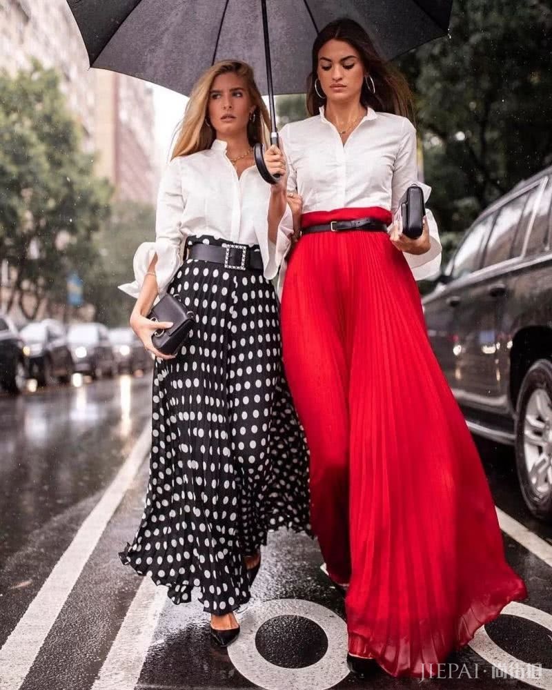 听说最近红白棉袄裹红大衣火了?