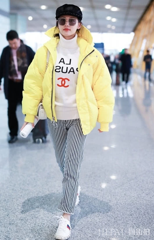 冬季羽绒服＋毛衣，靓丽又洒脱，轻松hold住冷空气