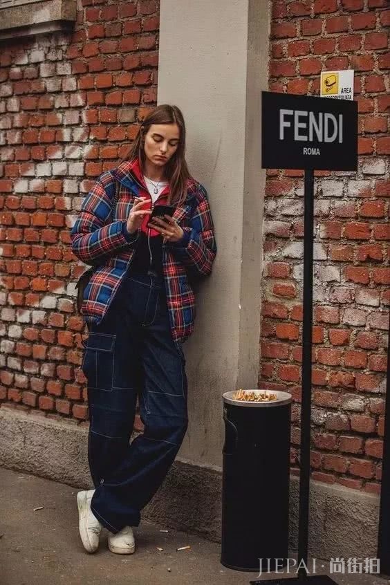 羽绒服搭配阔腿裤 今年冬季最时尚保暖的CP