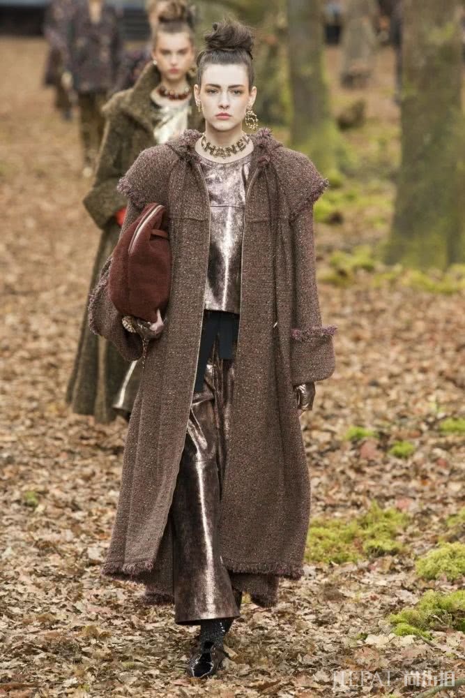 道姑头在2018年又回来了?女明星们已经都扎起来了