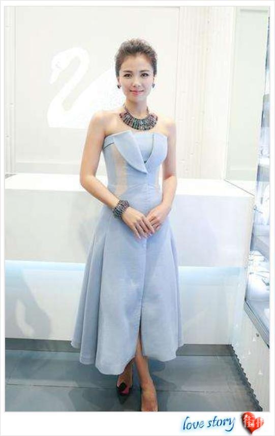 刘涛穿长款西装配百褶裙,清纯得如一朵白莲花!