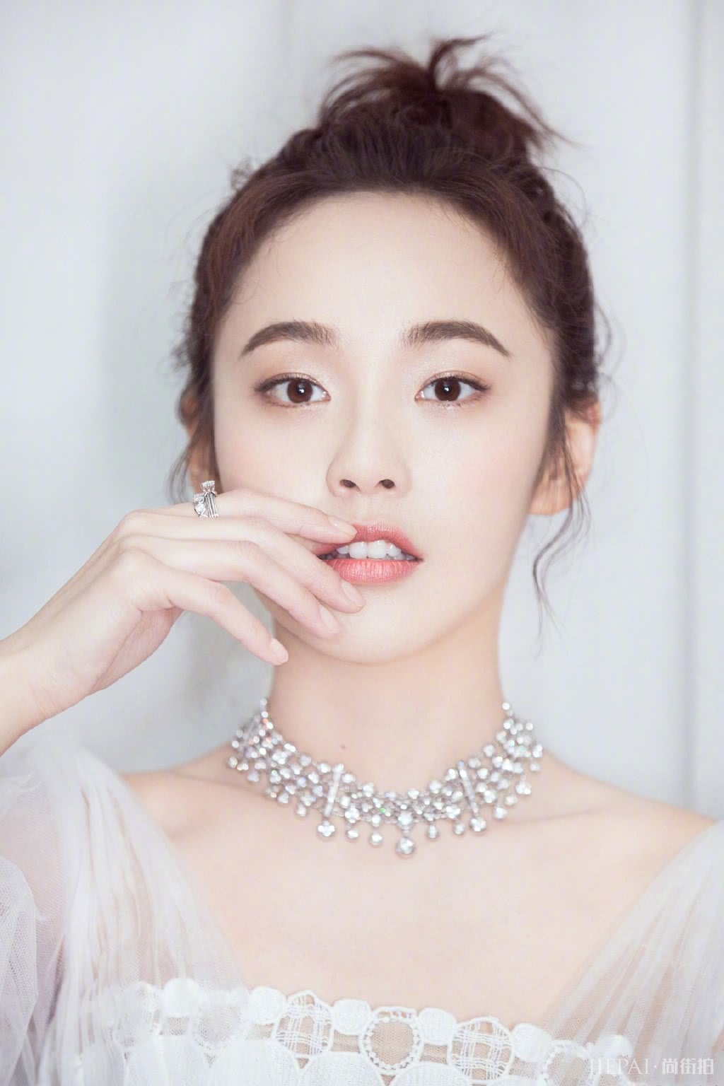 《如懿传》“巴林·湄若”的裙子真可爱,层层叠叠,像蛋糕一样!