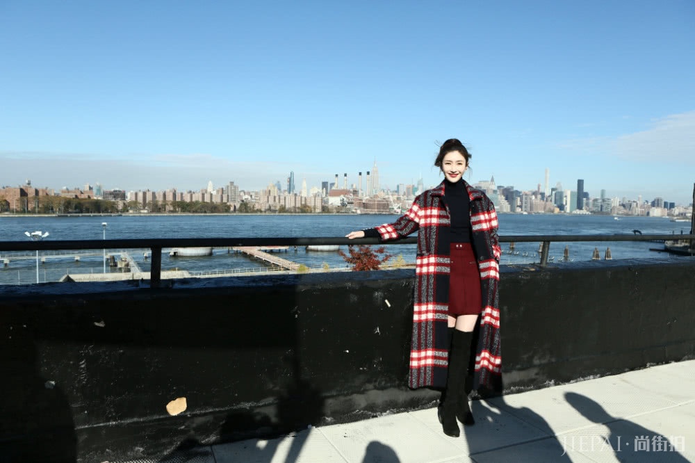 江疏影踩上白色高跟鞋，比超模还有气场