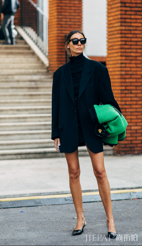 高个子女人穿什么大衣好？穿大衣就要秀出大长腿