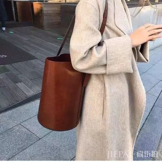 冬天穿这个颜色真的很温柔啊