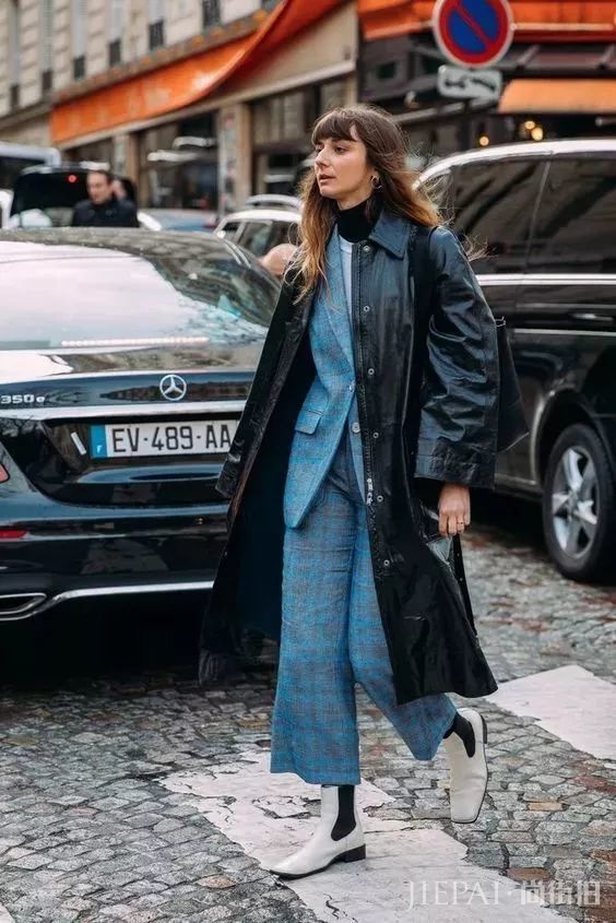 欧美街拍，九分裤这样搭不露脚踝也时髦保暖！