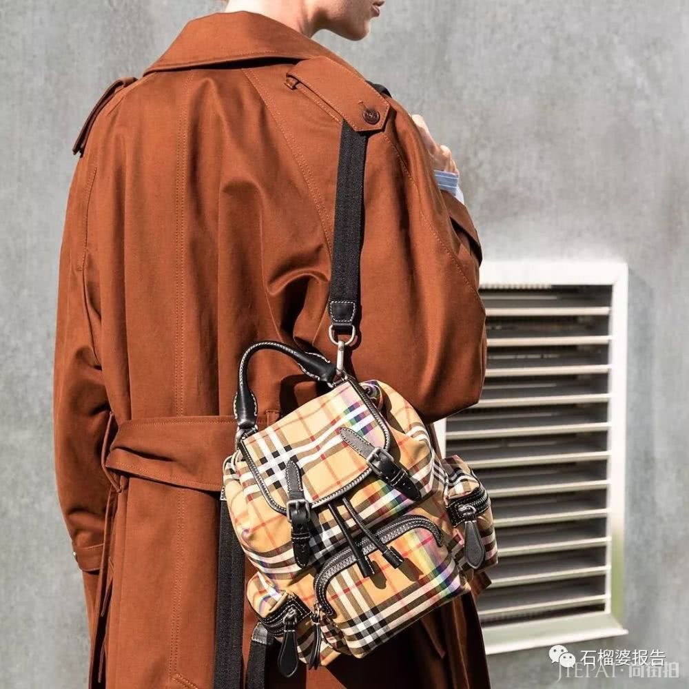 除了黑灰驼，秋冬这三种颜色也很不错