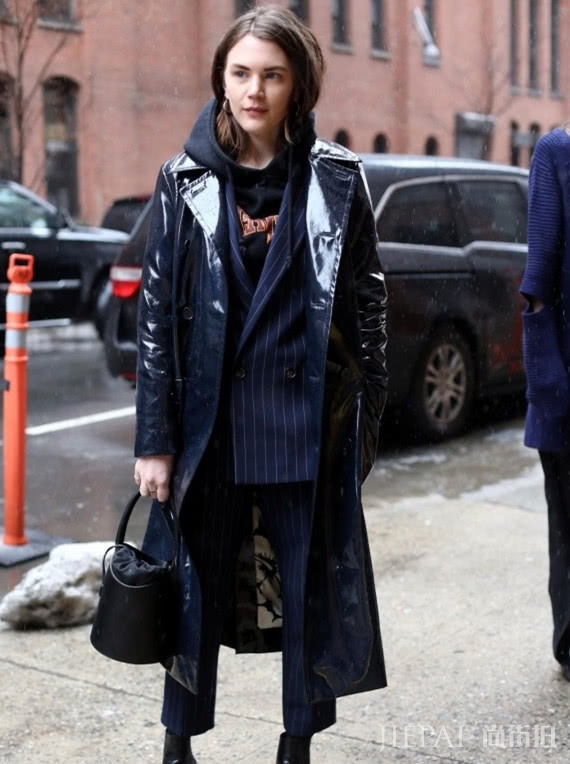 欧美街拍 秋冬种草酷感满满的皮衣,变身女王范