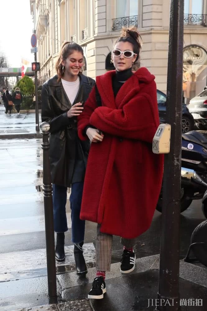欧美街拍 新年穿红色既能喜庆又很时髦