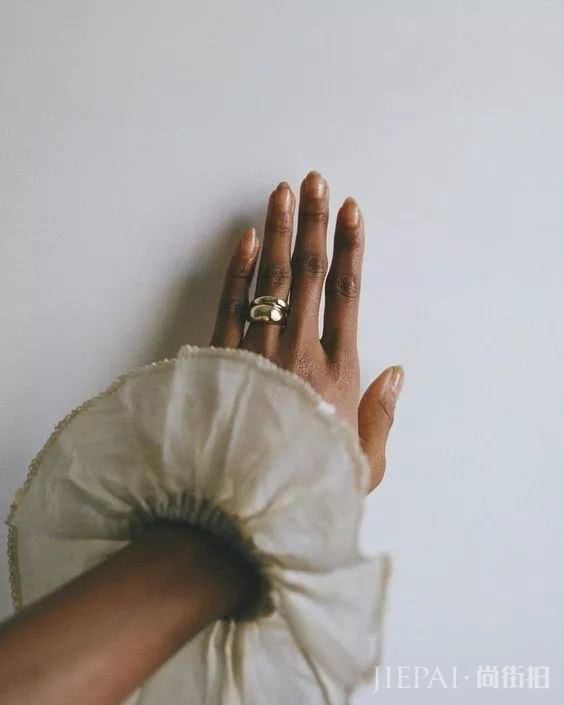 时尚圈太膨胀了吧 小时候1块钱的发圈现在卖到1000 凭什么