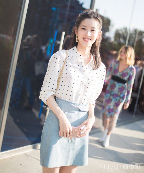 奶茶妹妹,想要有气场她需要换个唇色