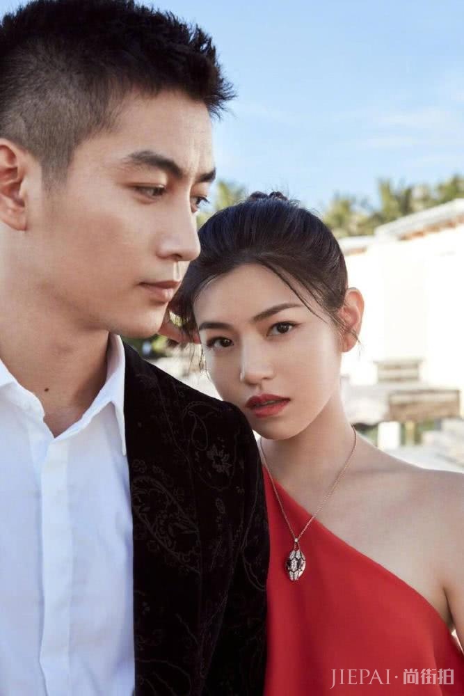 陈妍希陈晓露香肩却被脚上鞋子抢镜