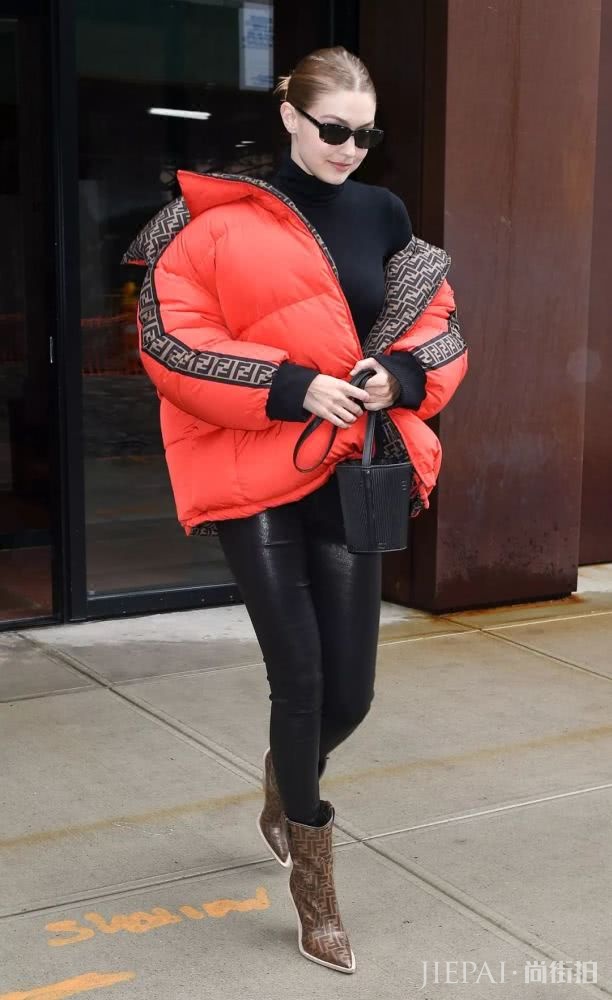 穿冬衣的季节，这9款发型简单又时髦