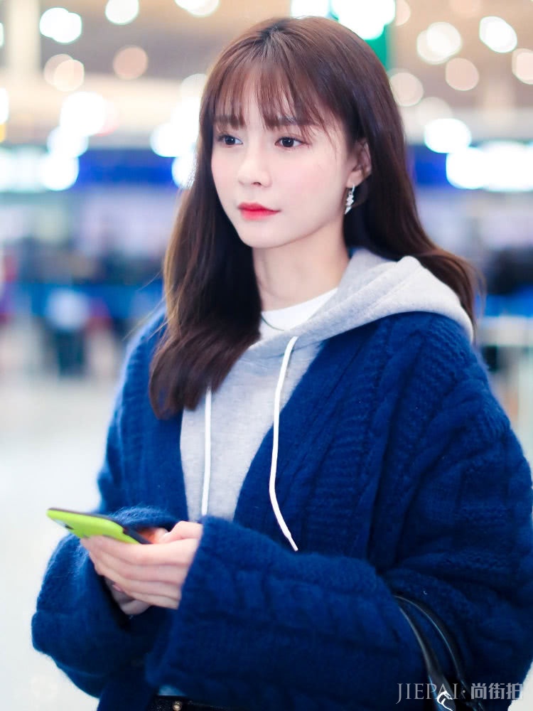 别再穿破洞裤啦，沈梦辰穿上它大长腿也能变小矮子