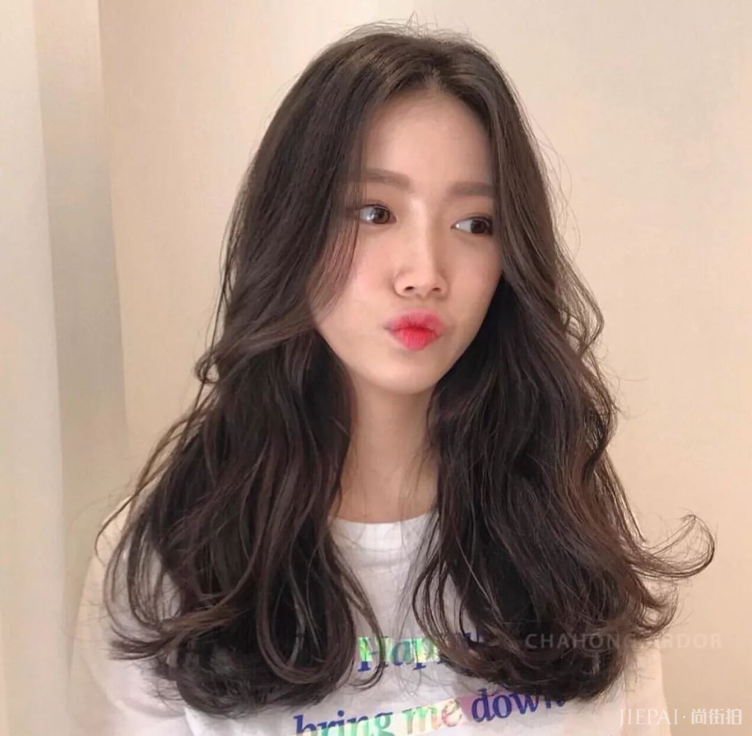 发型欣赏：每位小姐姐都要留个好看的卷发