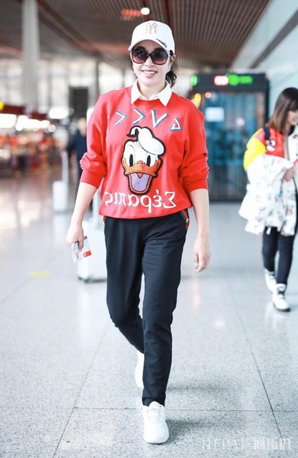 卫衣的7款搭配，穿上活泼又俏皮，怎么穿都好看