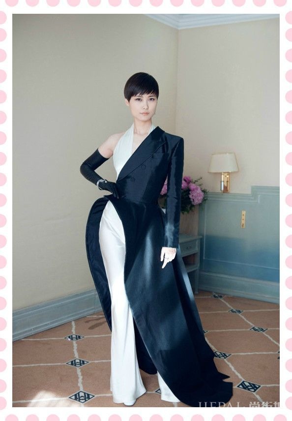 李宇春逆天长腿穿长筒靴竟变“象蹄”，真辣眼