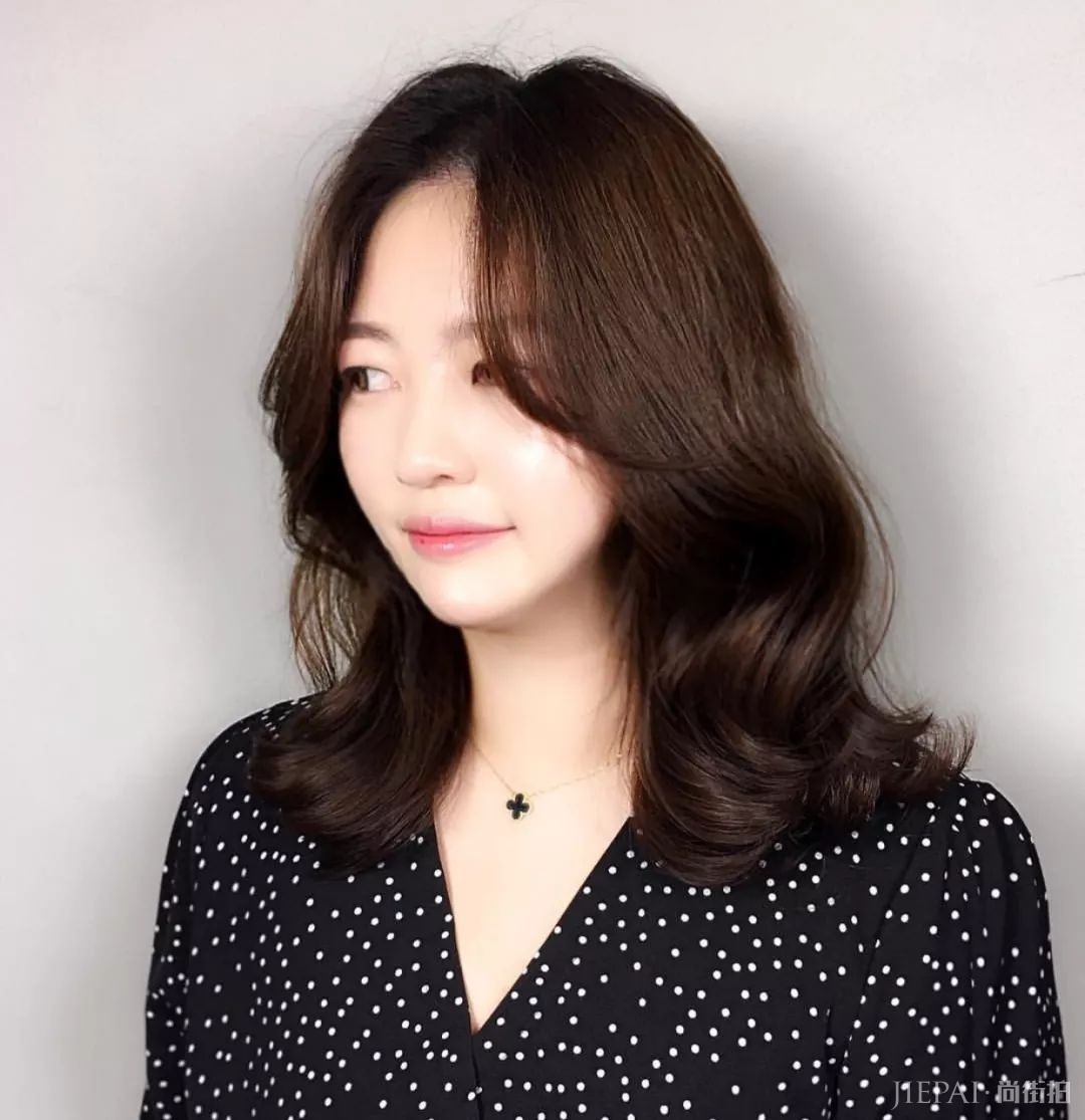 发型欣赏：每位小姐姐都要留个好看的卷发