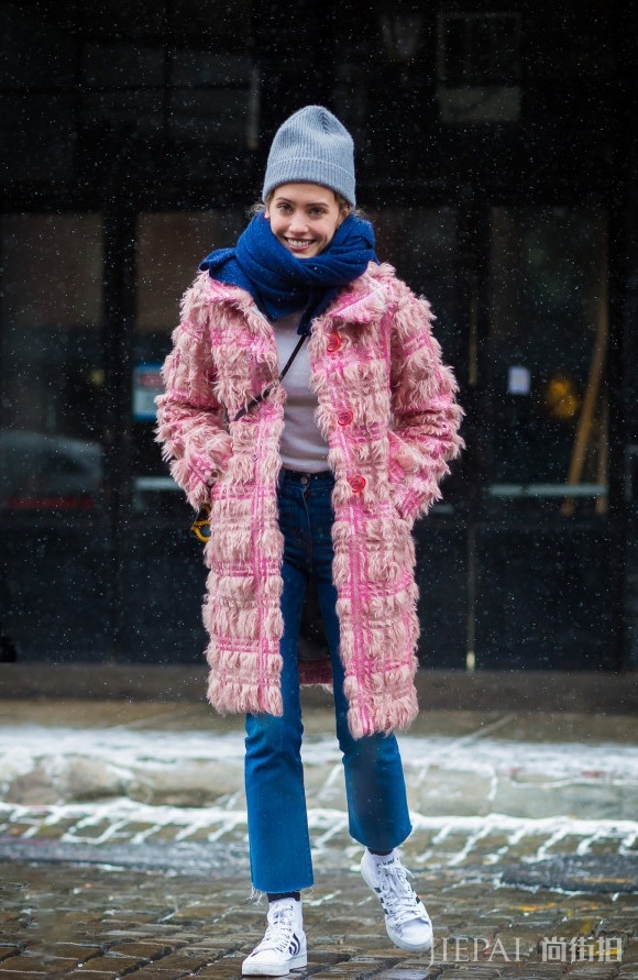 冬季枯燥乏味？干净清新的蓝色单品，穿出高格调