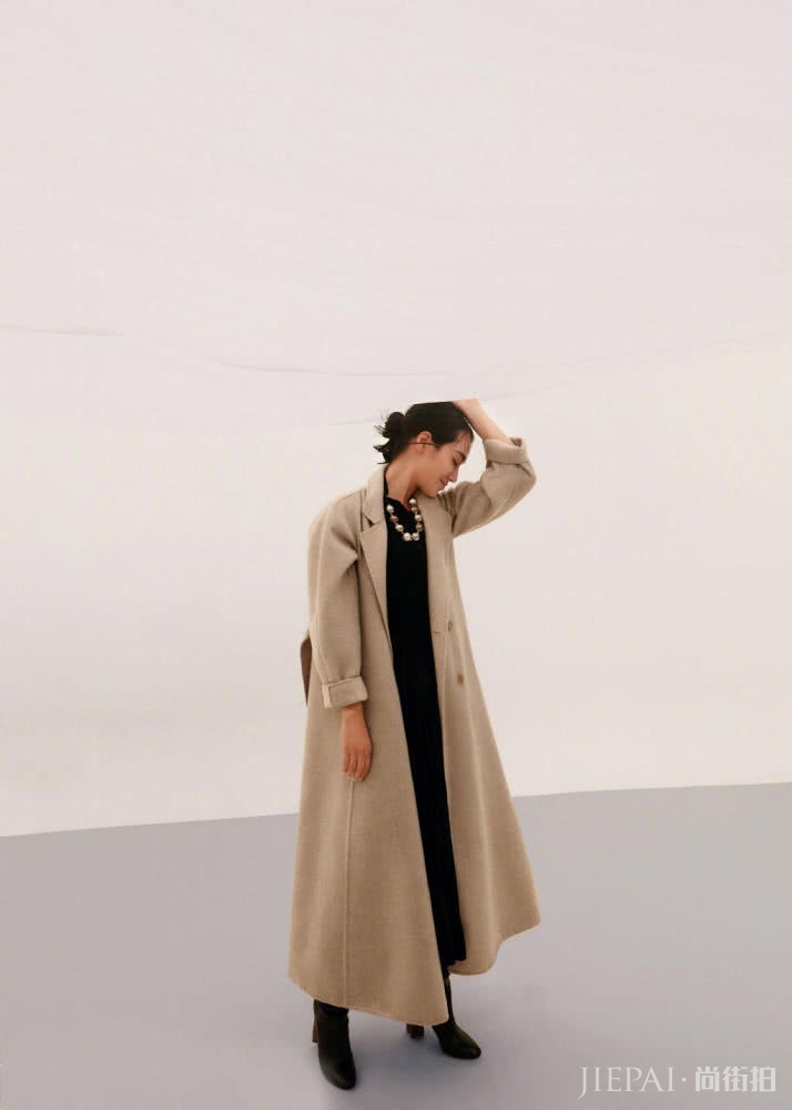 朱丹穿运动裤配高跟鞋,摩登感十分!