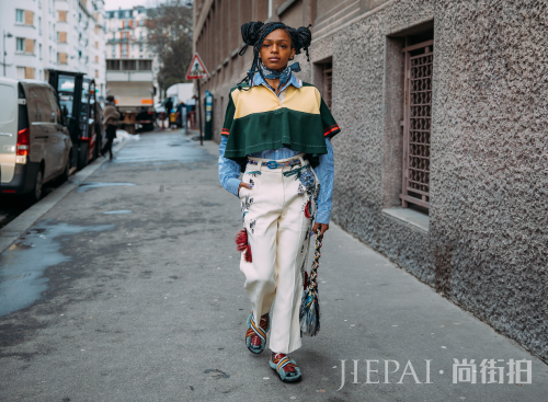 印花衬衫搭配什么外套?混搭优雅都是女人味的诠释