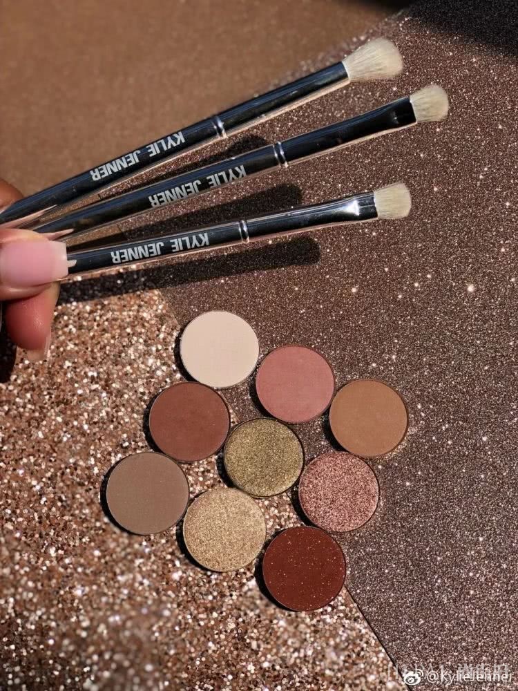 年末妆容怎么化才亮眼?Kylie Jenner给出了最佳示范