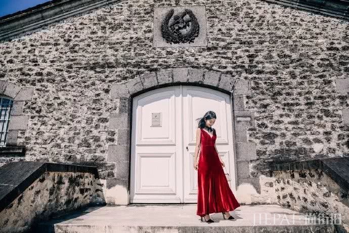 搭讪率100％，4个轻松赢很大的年末穿搭套路