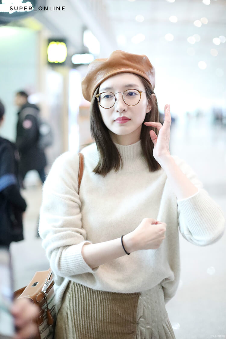 江疏影毛衣配拼接长裙知性优雅,私服女王果然名不虚传!