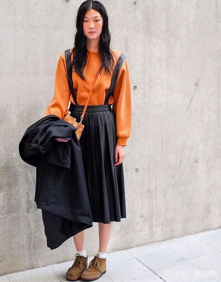 2018最火的柿子色,黄皮这样穿就完了!