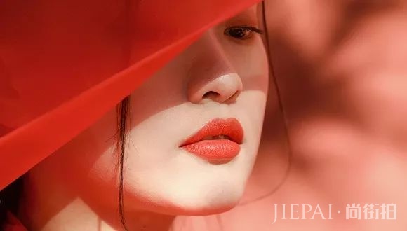 一支口红引发了故宫的“宫斗”,可换个角度看还是好事儿啊