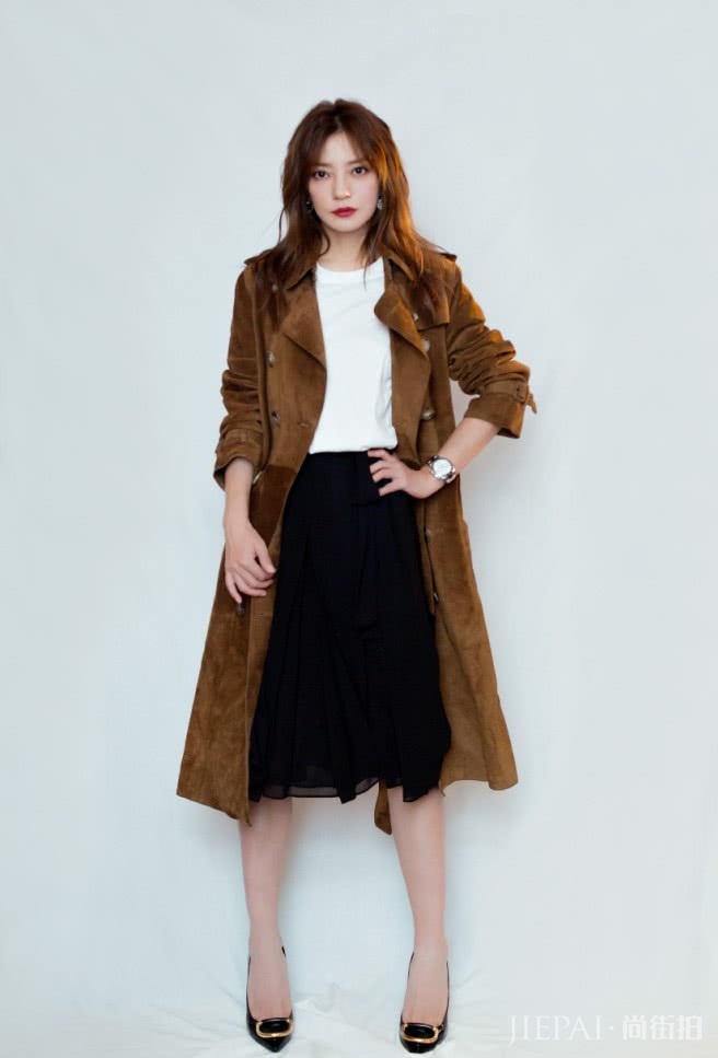 赵薇戏外穿搭也非常不错简单且时尚