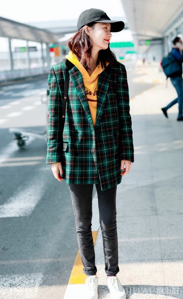 李沁的“香烟裤”无敌了!