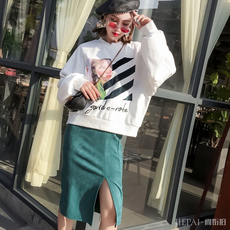 秋冬季节时尚卫衣减龄装