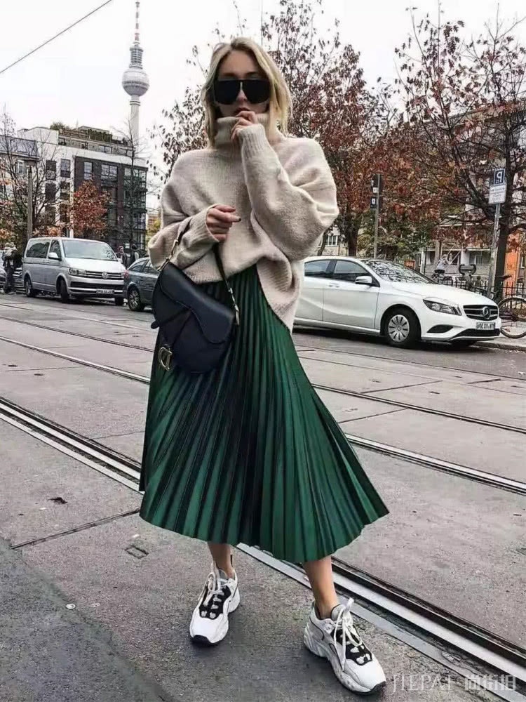 小个子怎么穿才显气质？百褶裙来助攻，舒适又养眼