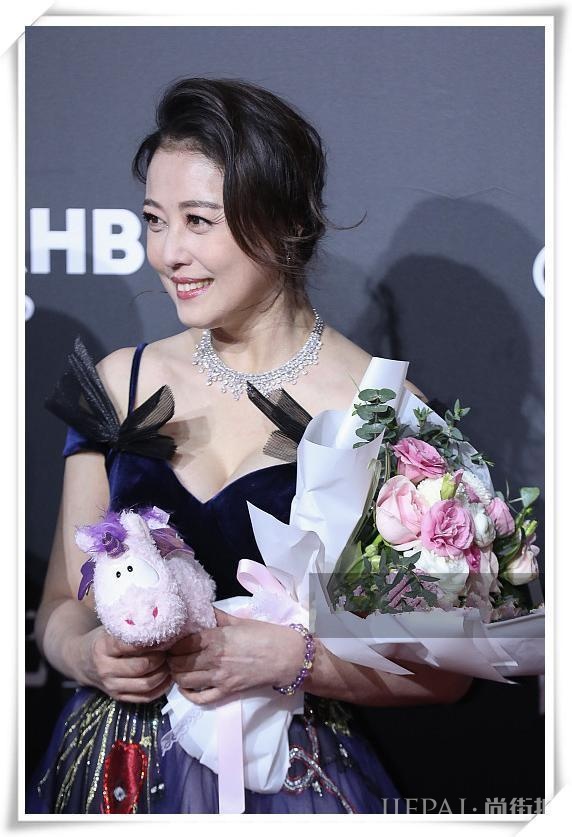 周海媚同台比美俞飞鸿,终于知道气质和身材哪个更重要