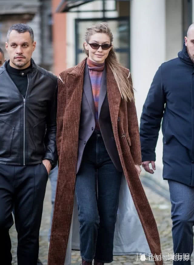 冬季叠穿搭配怎样既不臃肿又好看？像她们这样内搭就很好