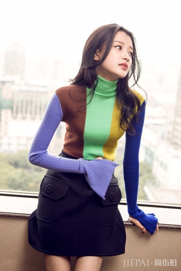 辣妈孙怡机场笑容灿烂,筷子腿精是你吗?