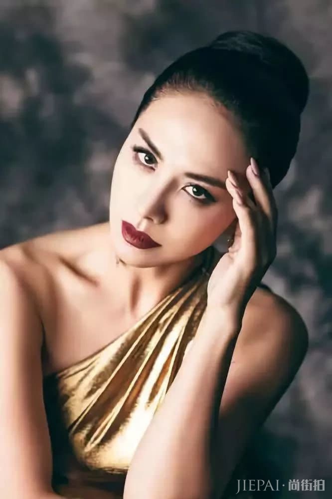 开记者会直播离婚,45岁嫁小13岁男友:她才是张雨绮的前辈