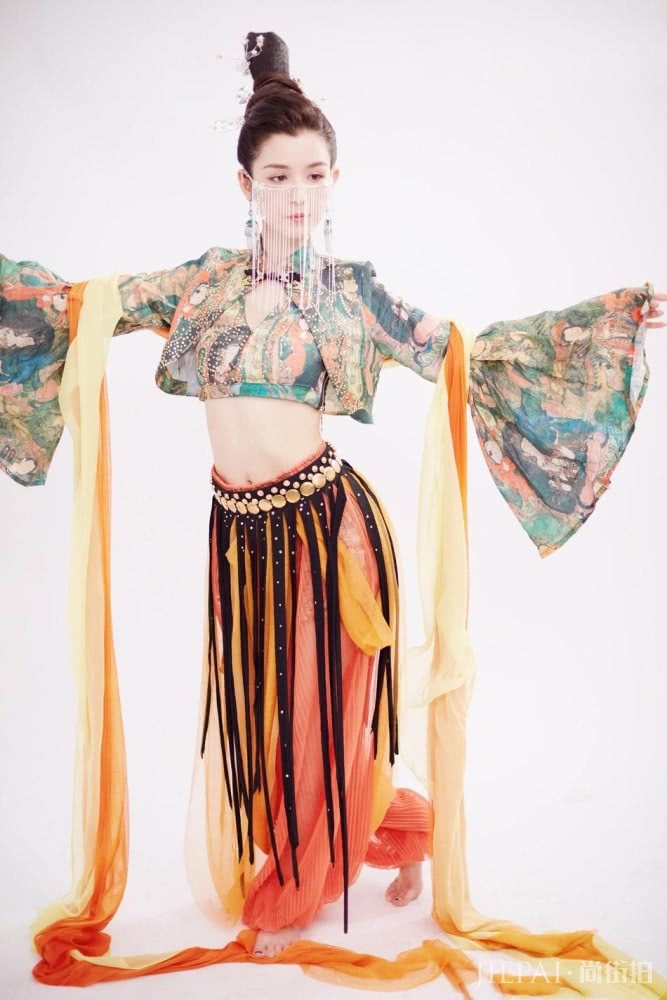 一夜爆红“新疆第四美”,没有同款基因,但是同款妆容学起来