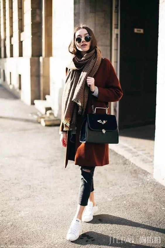 欧美街拍 时尚潮人只靠一条“围巾”立马变优雅