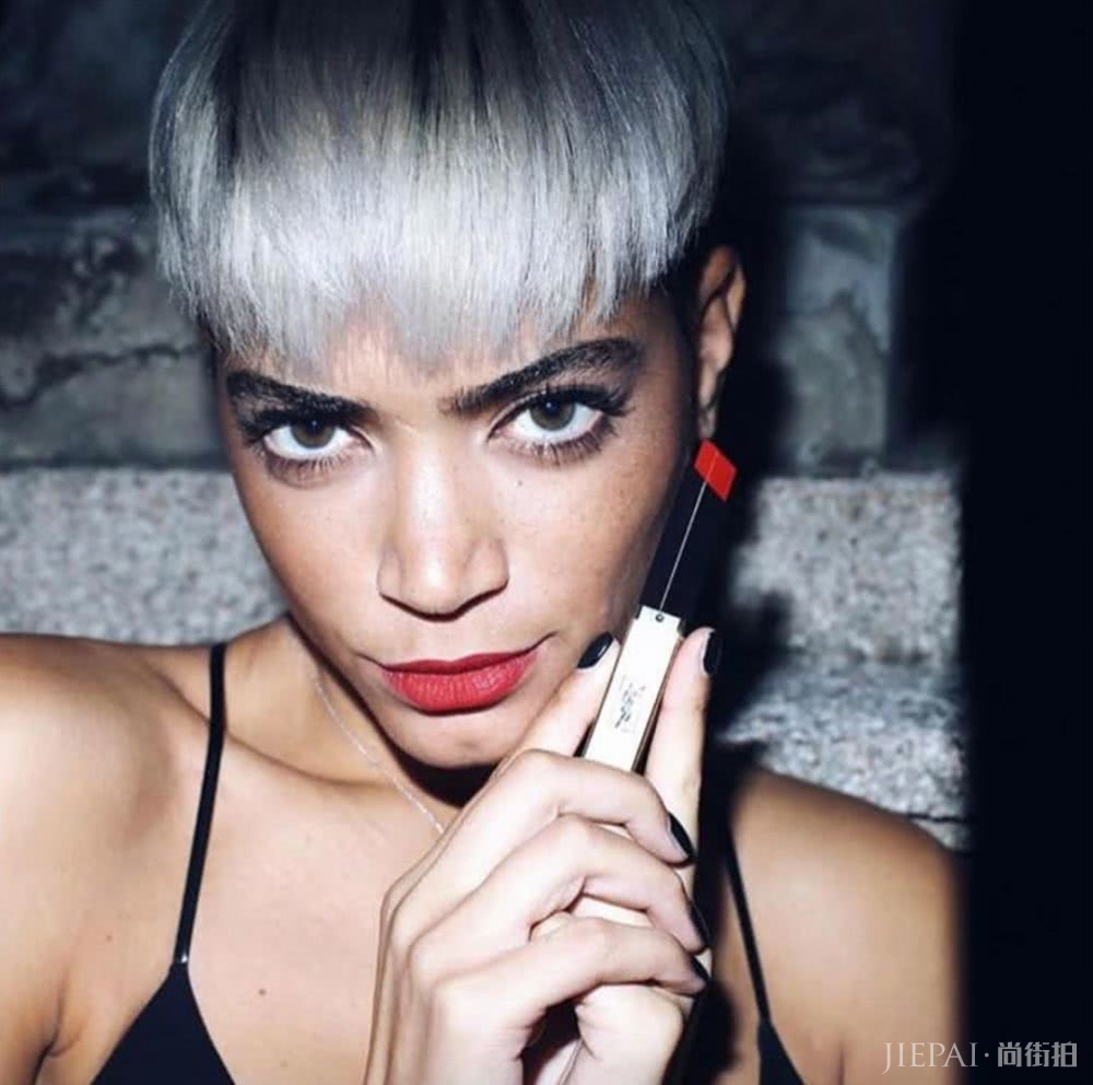 能穿高定“吸烟装”的口红,一看就知不简单